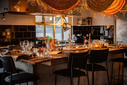 /clients/Helmi/Helmi_chefs_table_4.jpg